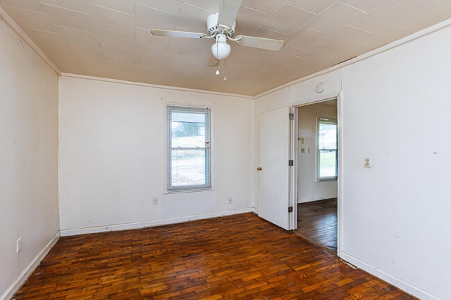 Building Photo - 212 Montgomery Ave