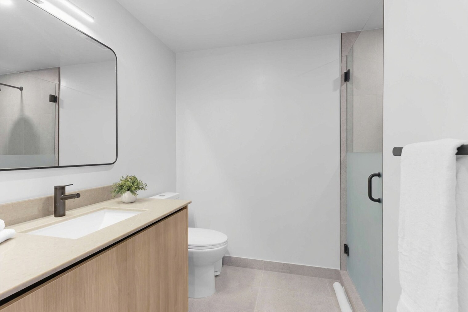 Building Photo - 501 NE 1st Ave