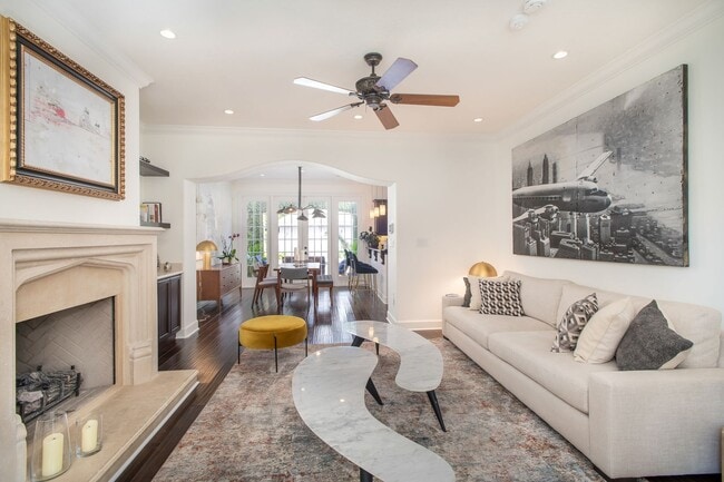 Building Photo - 2 Story, 2 Bed/2.5 Bath, Pool Home Plus Office in Altaloma Heights AVAILABLE NOW!