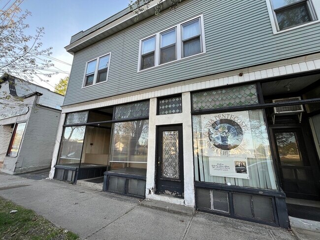 Primary Photo - 28 Parker St