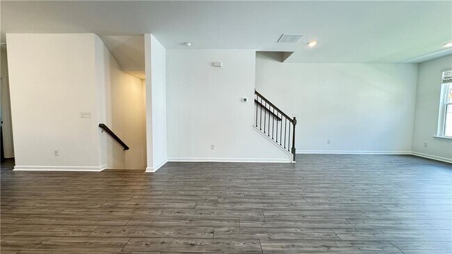 Building Photo - 104 Holt Ln