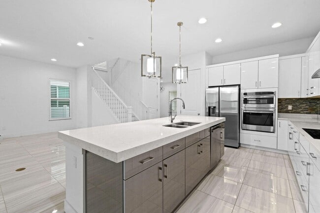 Building Photo - 1221 Faulkner Ter