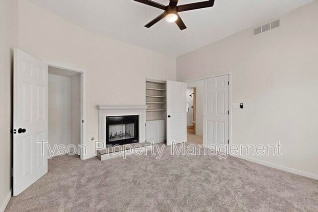 Building Photo - 11509 Woodmar Ln NE