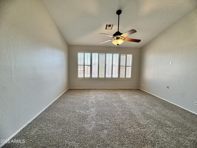 Building Photo - 673 S Peppertree Dr