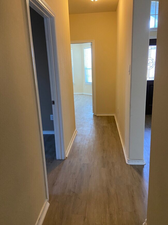 Building Photo - 4512 Gunnison Dr