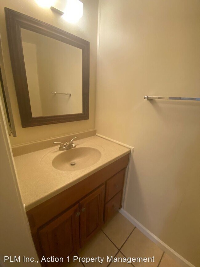 Building Photo - 2 br, 1.5 bath House - 3956 Lake TahoeTerrace