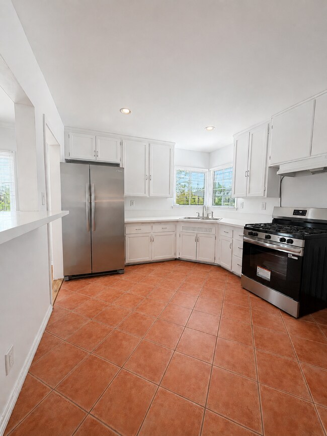 Building Photo - Charming Lakewood Home- Available for showings March 1st!