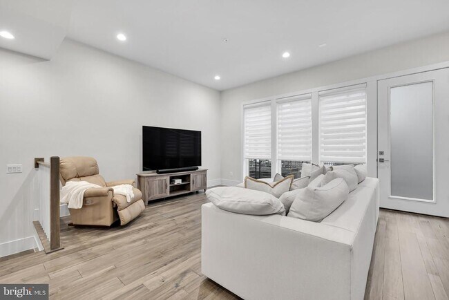 Building Photo - 147 Prairie Ln