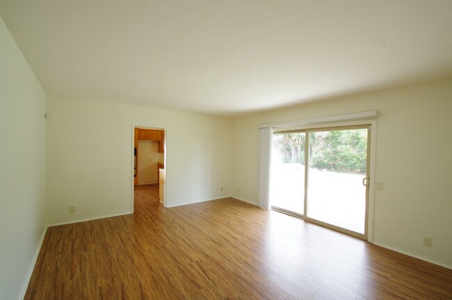 Building Photo - 1072 Hendrix Ave