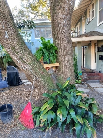 Building Photo - 107 W 6th St