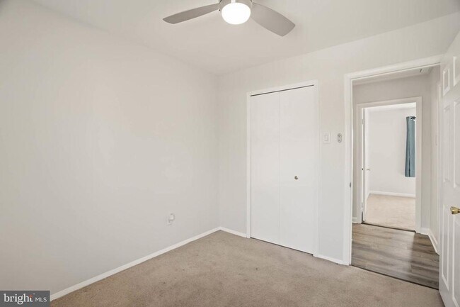 Building Photo - 7897 Pavilion Dr