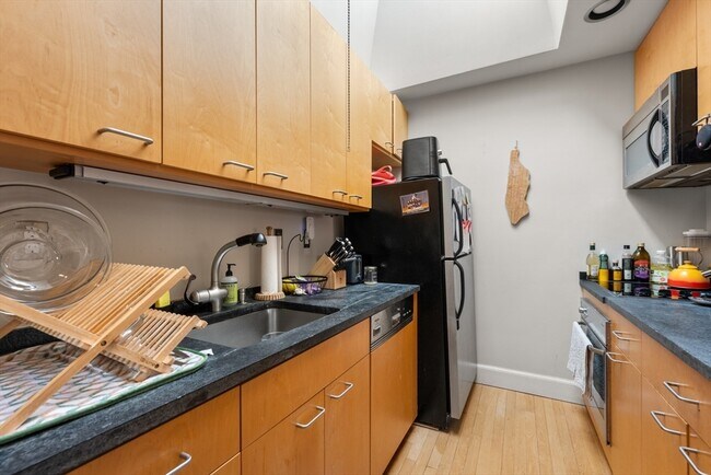 Building Photo - 44 Chandler St