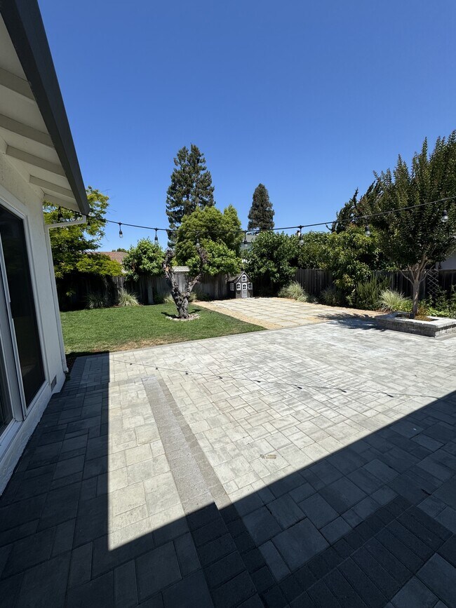 Building Photo - 22 Leland Dr