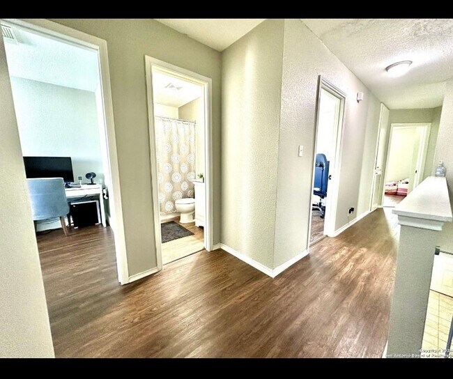 Building Photo - 10142 Amber Flora Dr