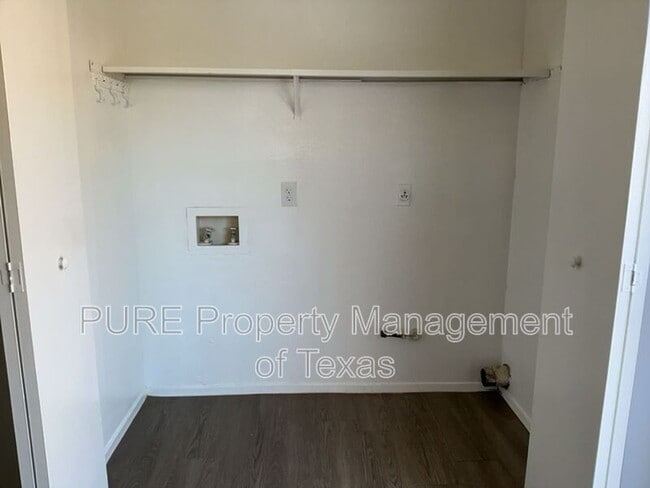 Building Photo - 608 Greenlawn Blvd