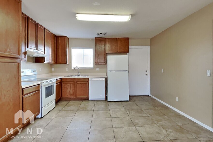 Building Photo - 2434 E Roeser Rd