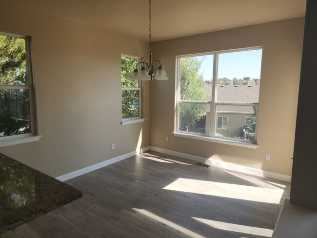 Building Photo - 8179 Meadowcrest Dr