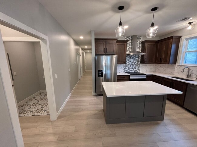 Building Photo - Stunning New Build in Central Manhattan! Available NOW!