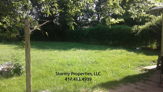 Building Photo - 1377 E Florida St