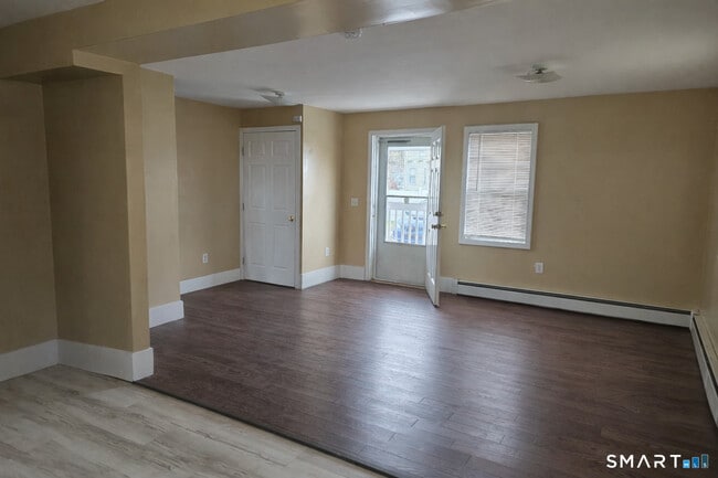 Building Photo - 19 Goff St