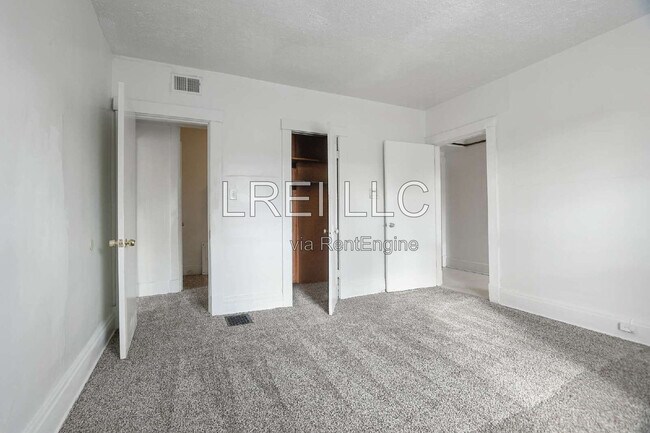Building Photo - 615 S 38th St