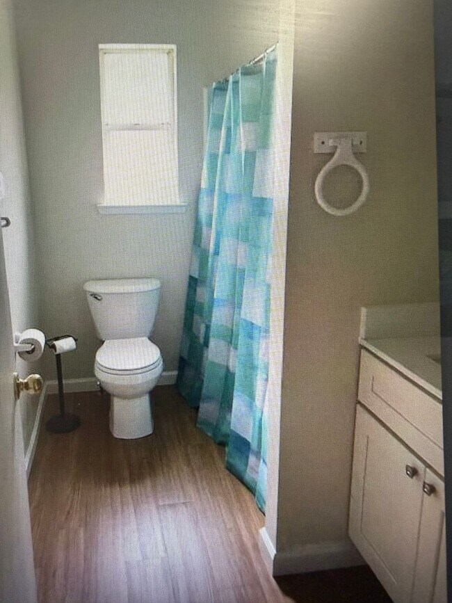 Building Photo - Country setting