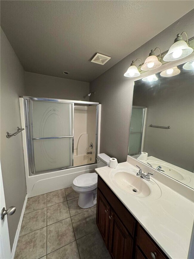 Building Photo - 1457 Prairie View Ave