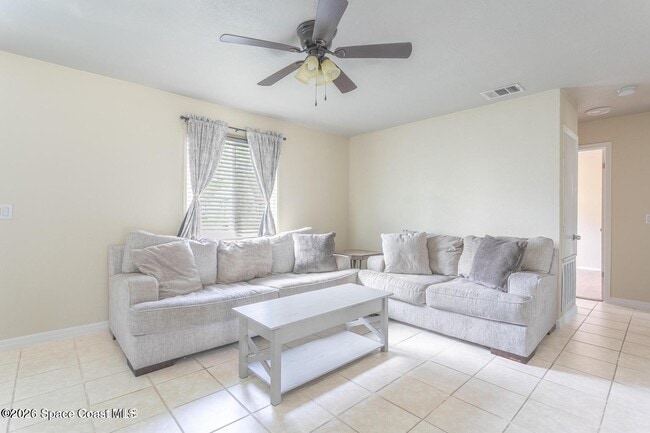 Building Photo - 1263 San Matio St