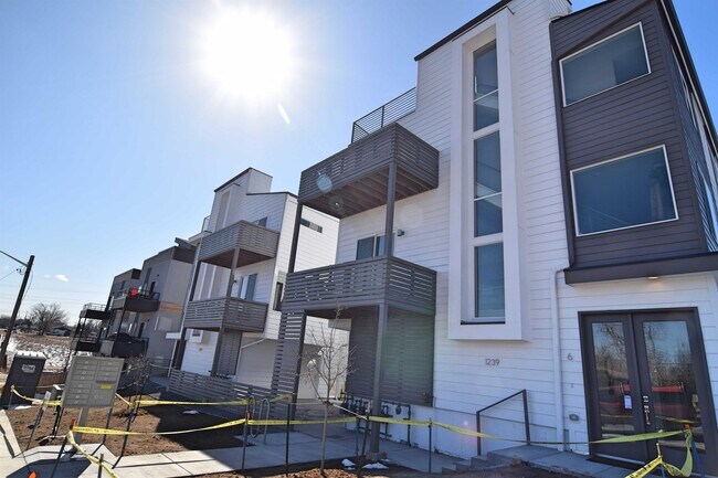 Building Photo - 1239 Tennyson St