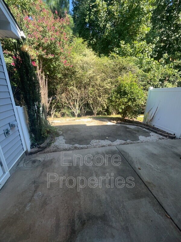 Building Photo - 5556 Nur Ln