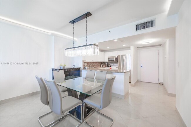 Building Photo - 2301 Collins Ave