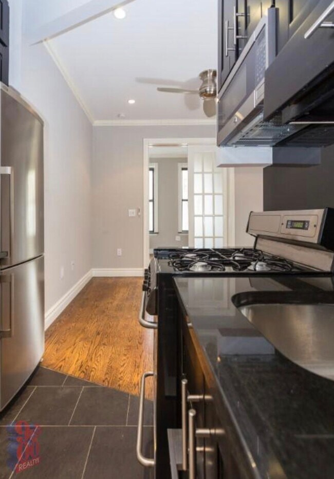 Building Photo - Avenue B