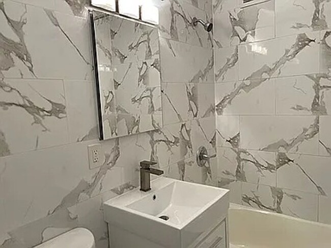 Building Photo - Charming 1BR Condo in Brooklyn
