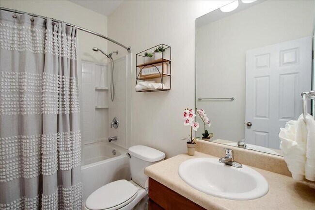 Building Photo - 11 Summer Lake Way