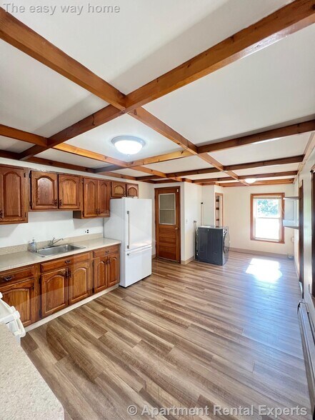 Building Photo - 114 Thorndike St