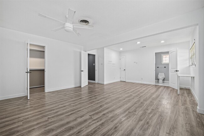 Building Photo - 7713 Yoe St