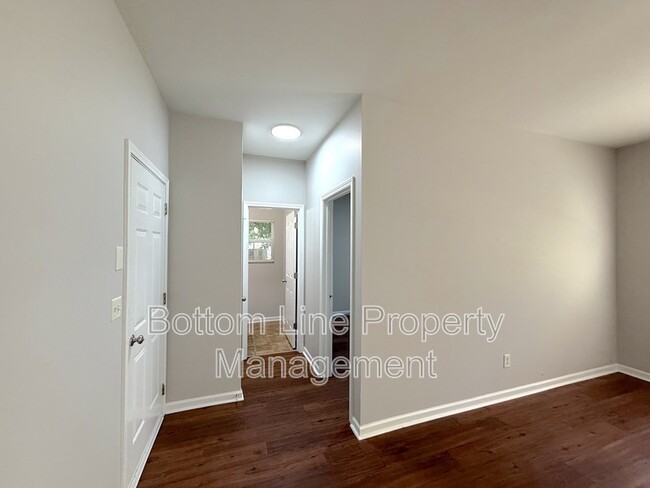 Building Photo - 5622 Wallace Cabin Dr