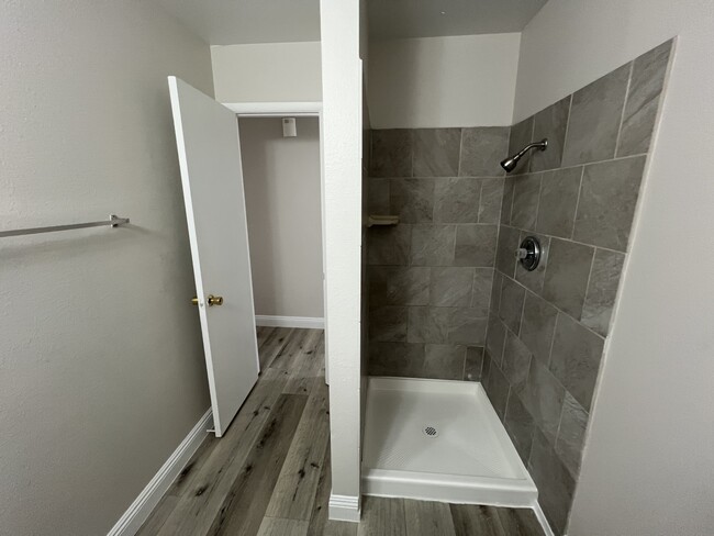 Building Photo - 1009 Willow Tree Dr