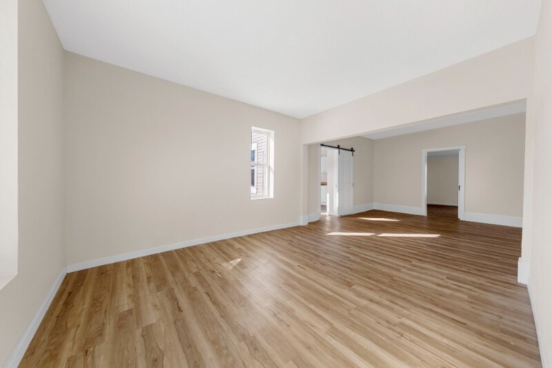 Building Photo - 204 E 2nd St