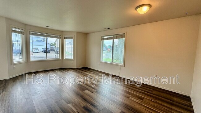 Building Photo - 4010 Dartmoor Ln