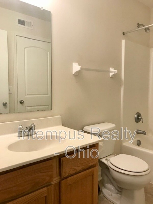 Building Photo - 2844 Hillstone St