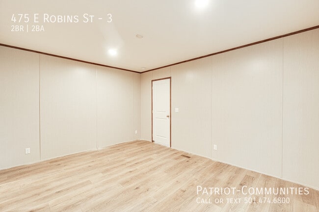 Building Photo - 475 E Robins St