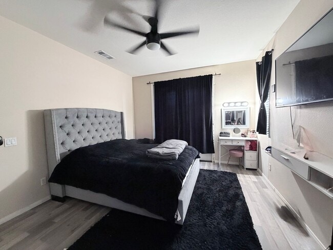 Building Photo - Chula Vista townhouse now available for rent