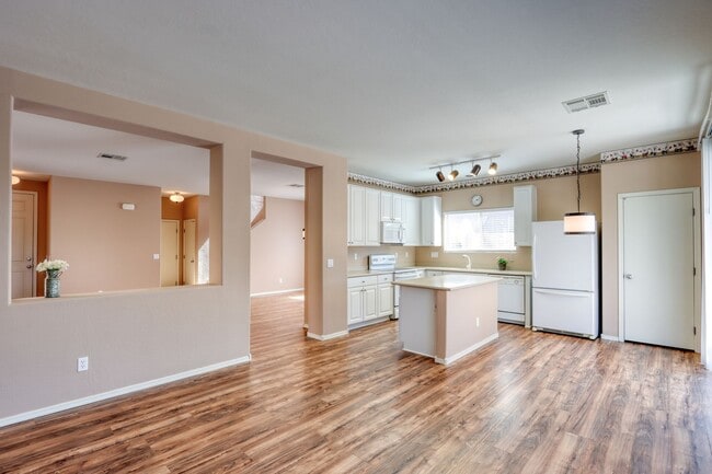 Building Photo - 40404 W Molly Ln