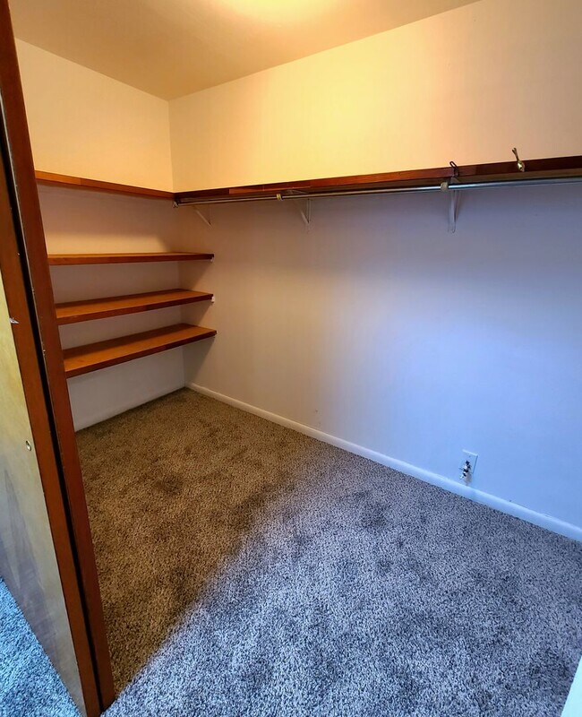 Building Photo - 2315 Pine Crest Dr