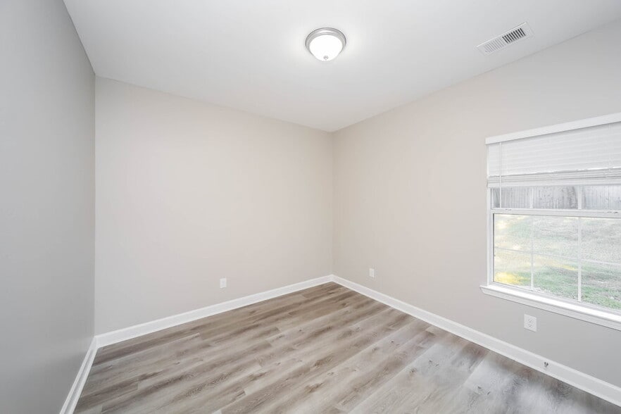 Building Photo - 5985 Eagle Ln