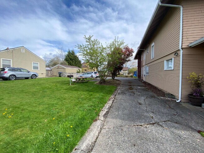 Building Photo - Walk to Downtown & Waterfront from Lettered Streets | 1BR Gem for $1,400/mo