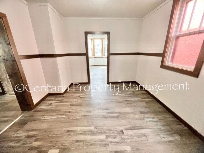 Building Photo - Cozy Remodeled ONE Bedroom Suite nestled i...