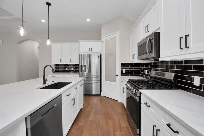 Building Photo - 14922 Indian Hill Trail