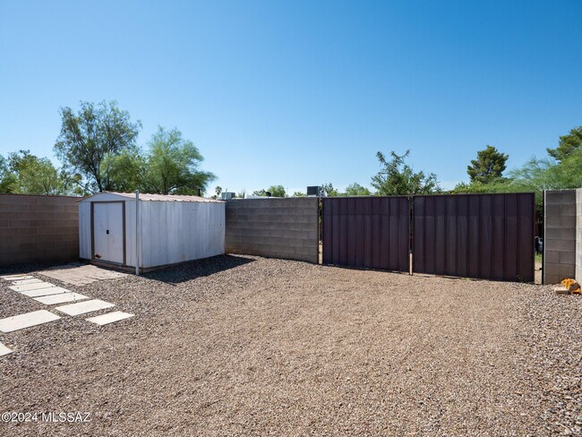 Building Photo - 6570 E Nicaragua Dr